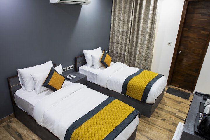 Room 9 of 22