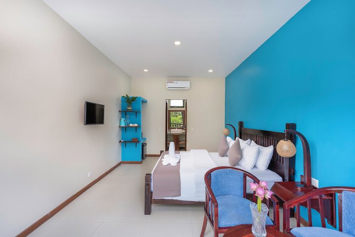 Room 6 of 28