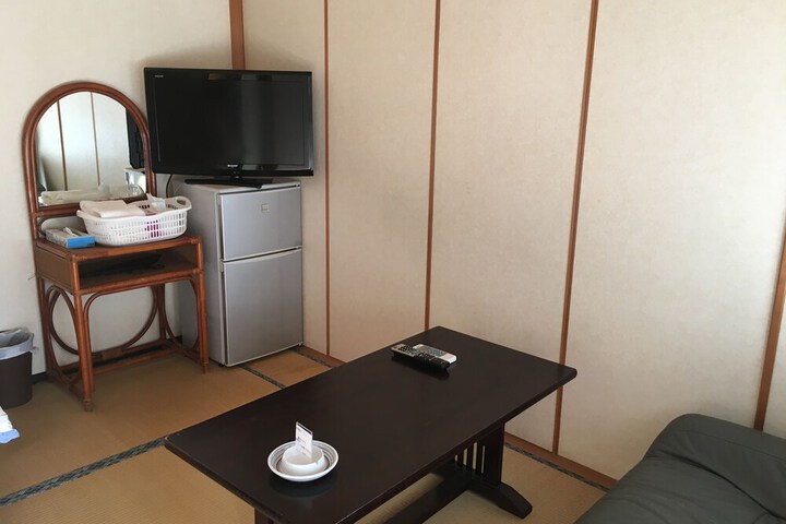 Room 4 of 13