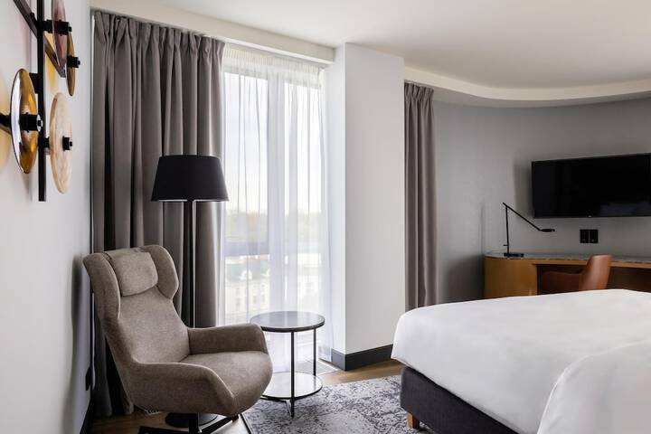Room 43 of 228