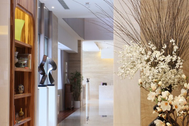 Ballroom/Hall 48 of 54