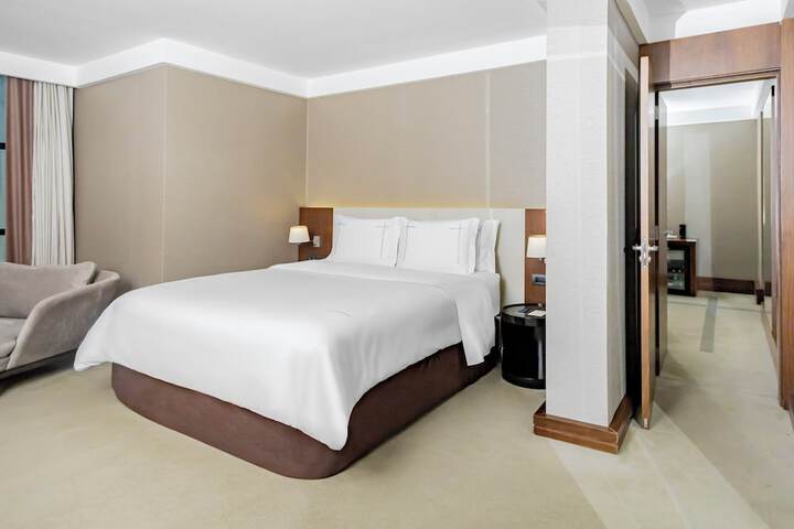 Room 25 of 89