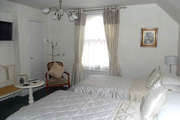 Room 2 of 5
