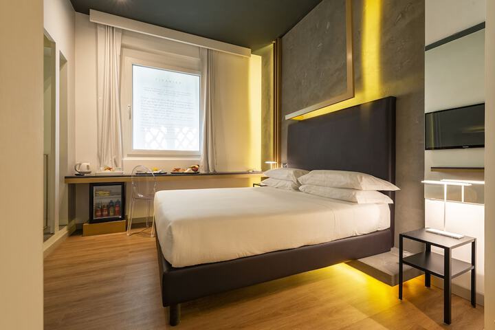 Room 12 of 30