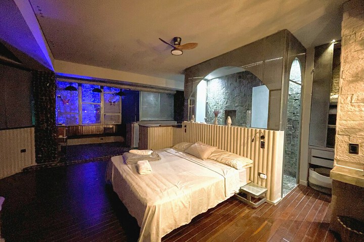 Room 34 of 87