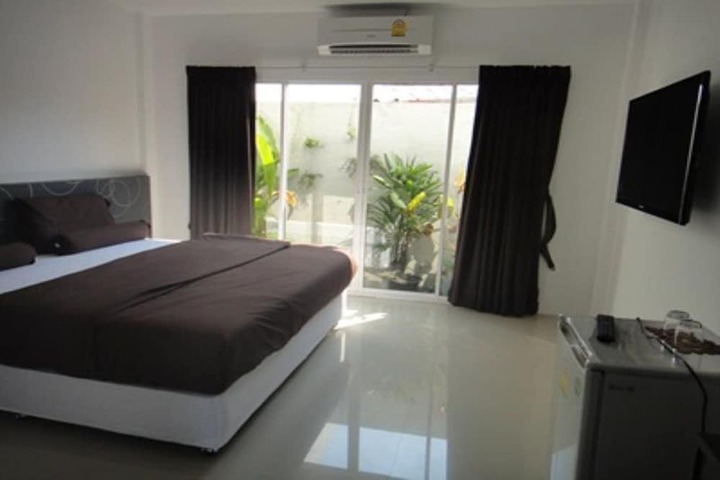 Room 4 of 13