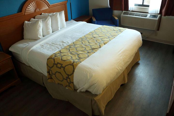 Double Accessible King Size Bed (1 of 7)