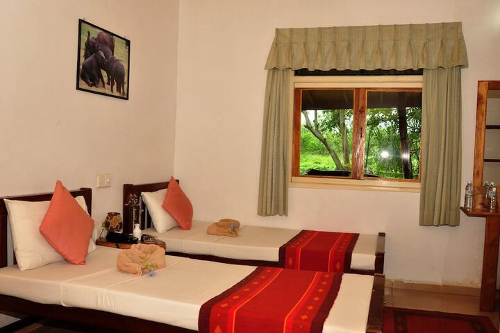 Room 8 of 11