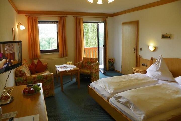 Room 3 of 71
