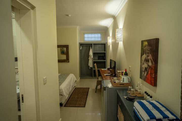 Room 24 of 106