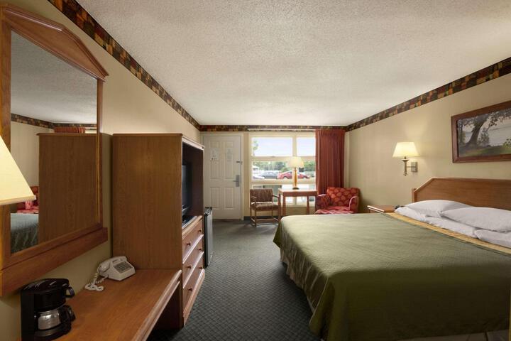 1 King Bed (17 of 18)