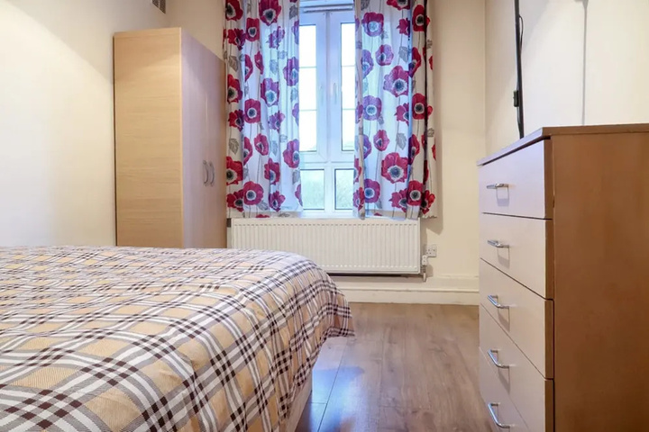 Room 2 of 9