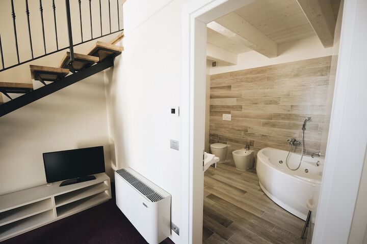 Room 15 of 21