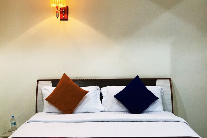 Room 6 of 11