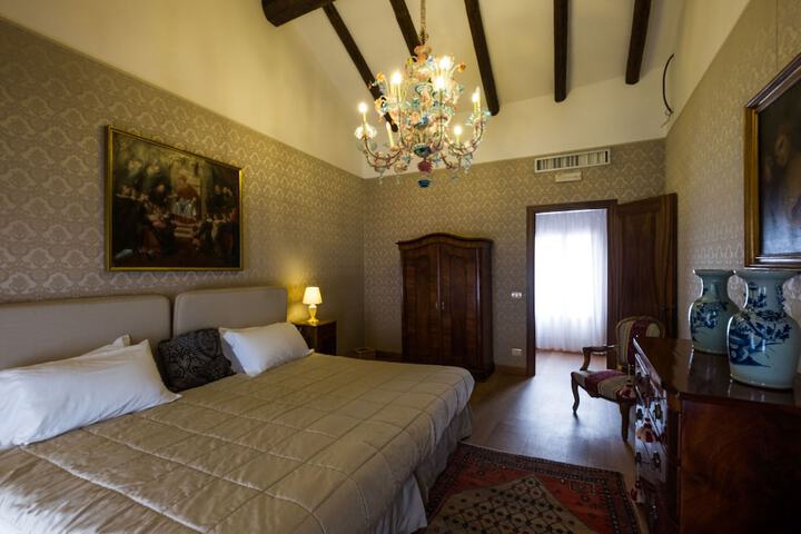 Room 19 of 81