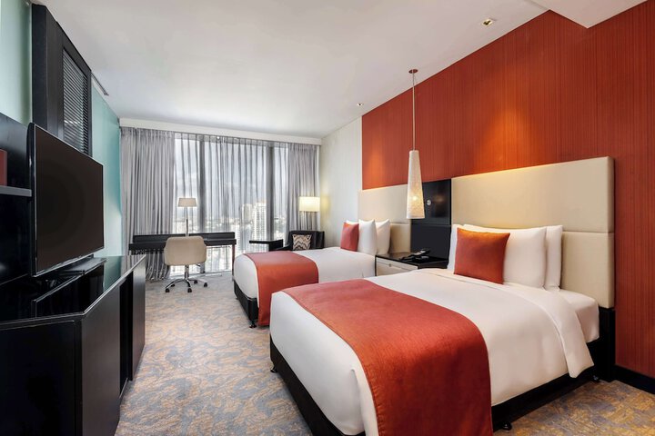 Room 32 of 100