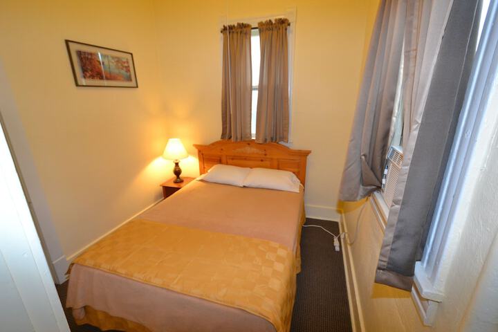 Room 17 of 38