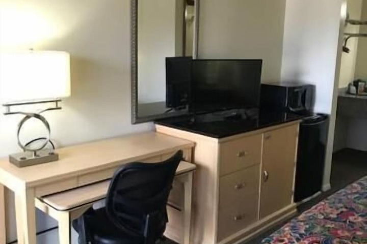 Room 19 of 34