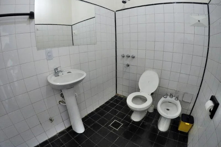Room 9 of 25
