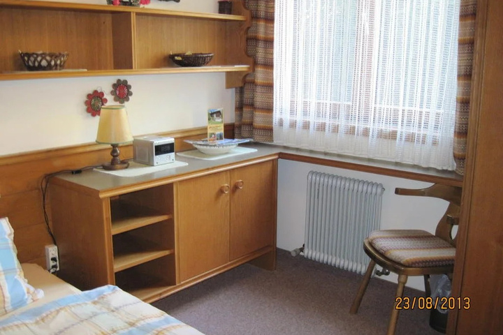 Room 4 of 17
