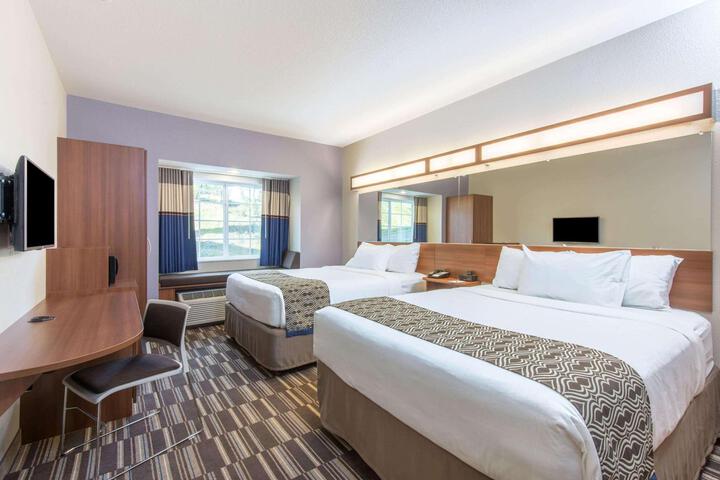 2 Queen Beds Mobility Accessible (8 of 11)