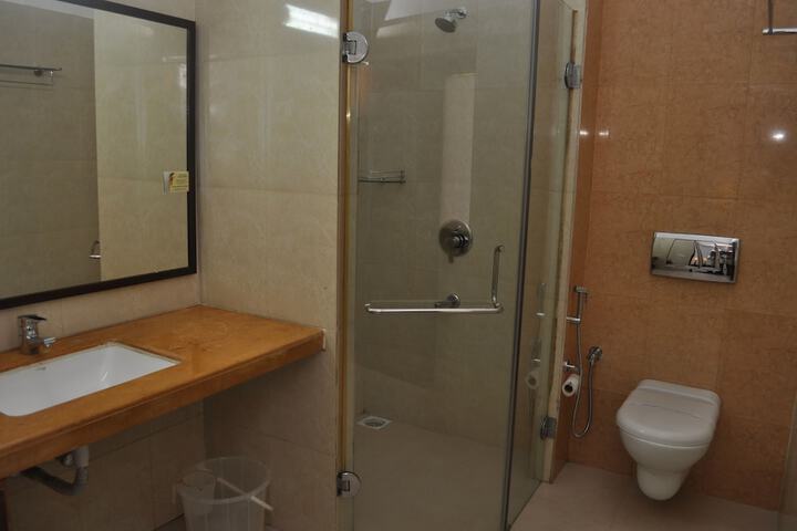 Room 12 of 33