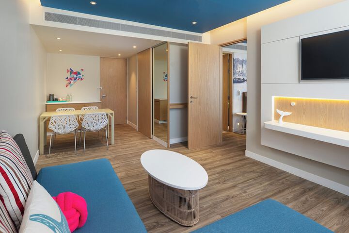 Room 40 of 175
