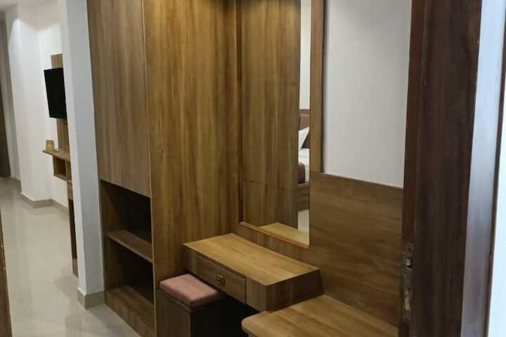 Room 5 of 28
