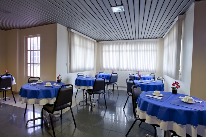 Dining 16 of 18