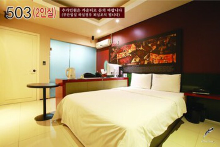 Room 25 of 53