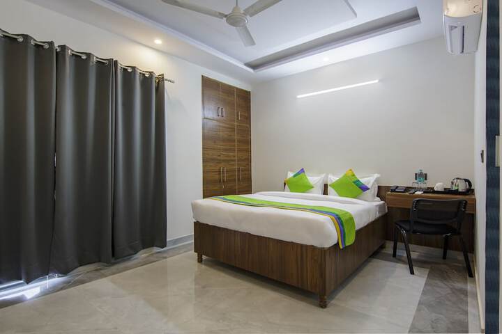 Room 10 of 26