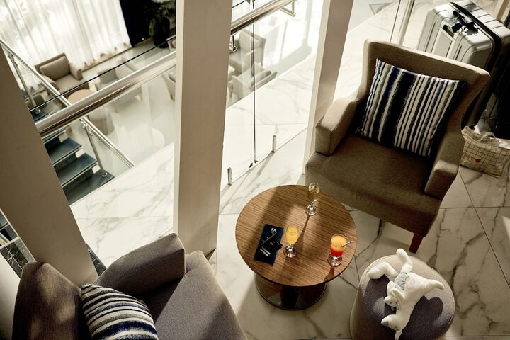 Entrance & Lobby