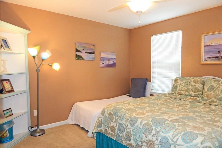 Room 4 of 6