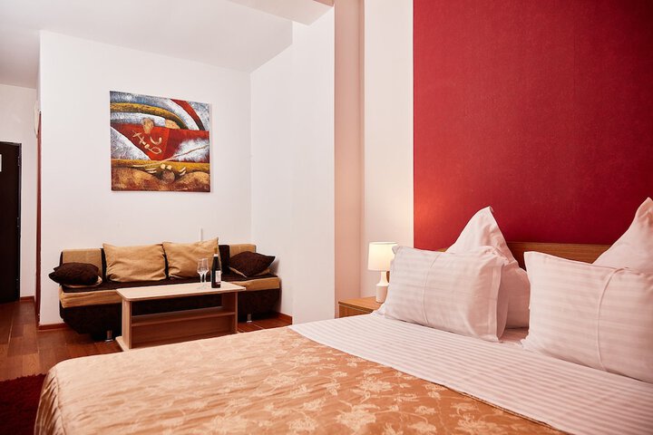 Room 19 of 230