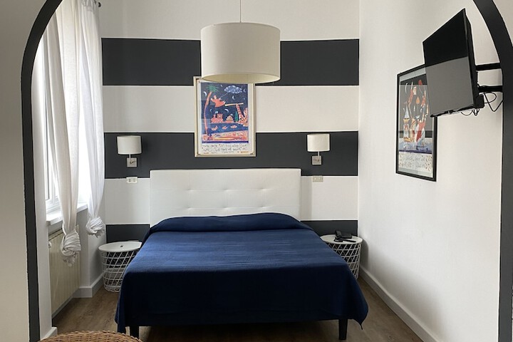Room 33 of 68