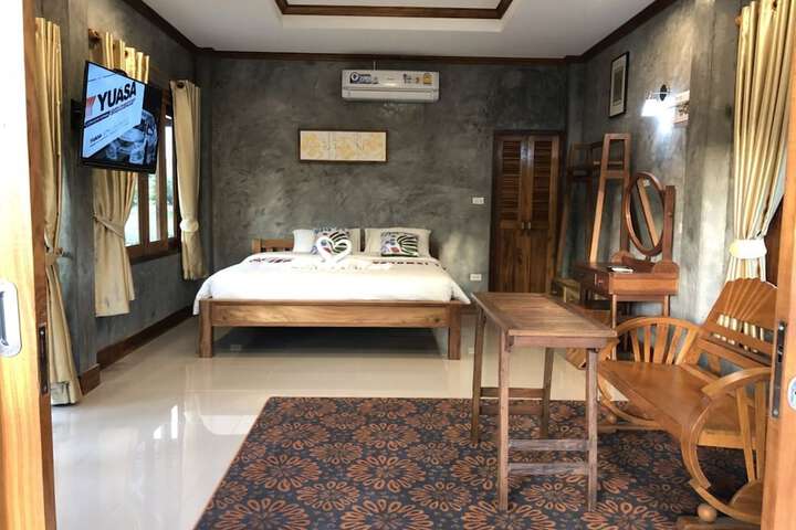 Room 18 of 102