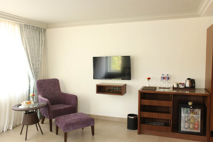 Room 32 of 40