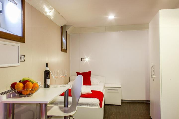 Room 60 of 146