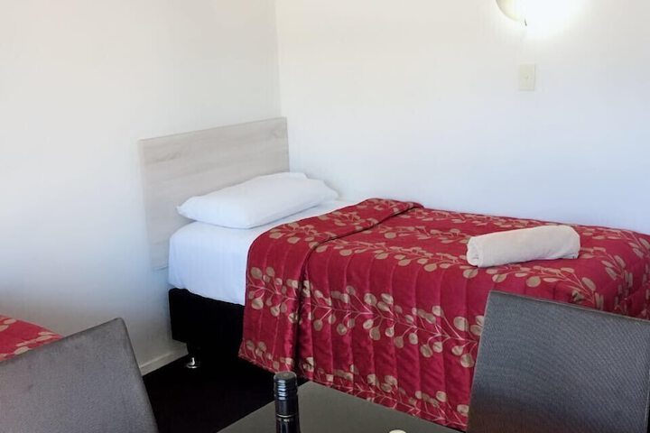 Room 25 of 40