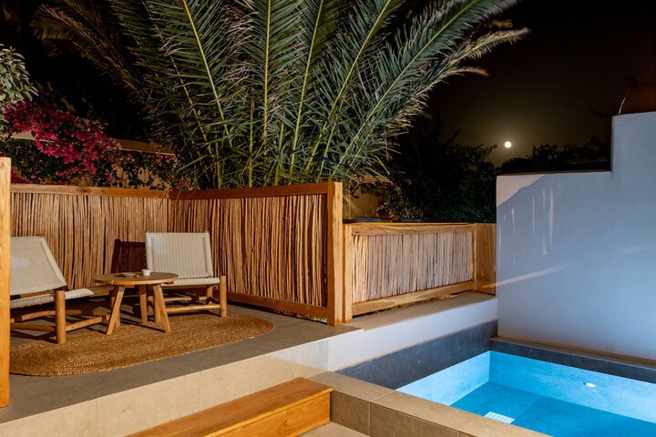 Pool 94 of 200