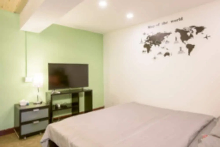 Room 5 of 16