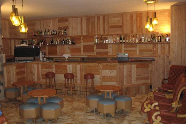Lounge 28 of 35