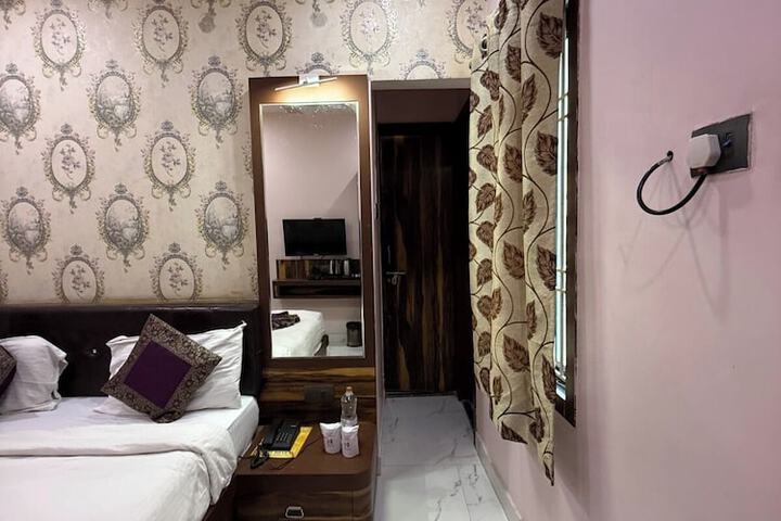 Room 30 of 44