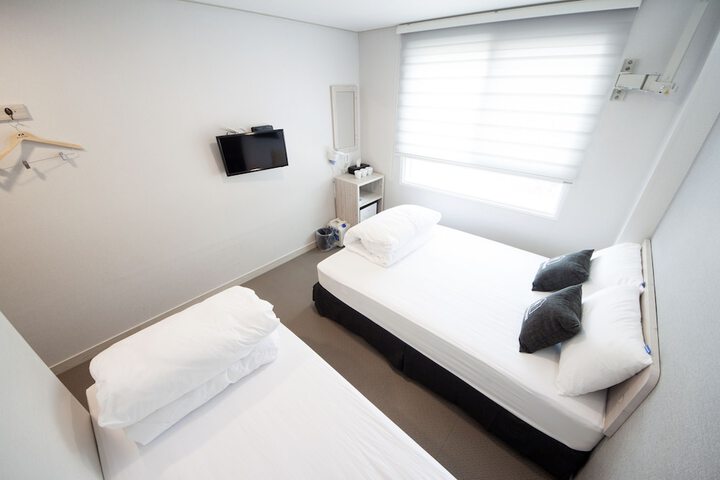Room 13 of 34