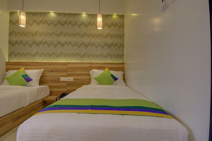 Room 13 of 34