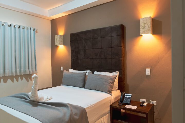 Room 4 of 37