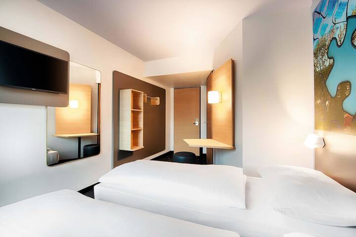 Room 10 of 25
