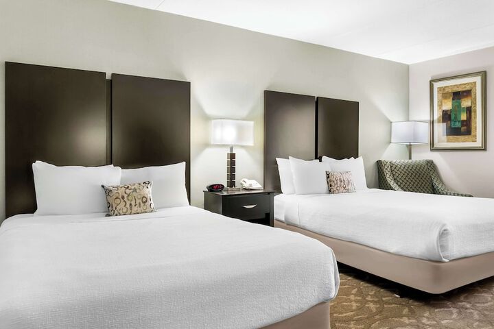 2 Queen Beds (6 of 16)