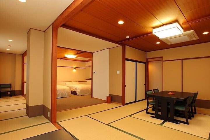 Room 3 of 20