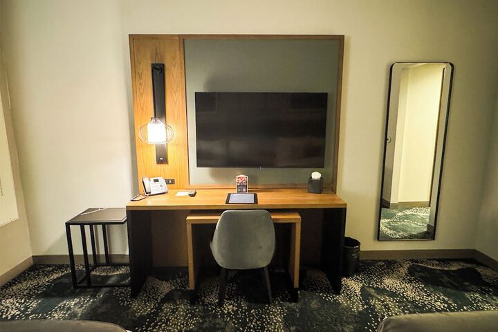 Room 13 of 34